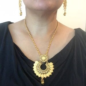 NWOT Necklace and earring set